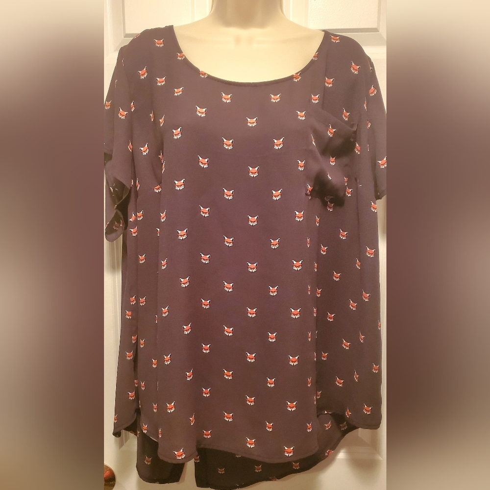 Gray Fox Print Blouse | Torrid | Size 3 | Button Back | Cute Animal Print Top